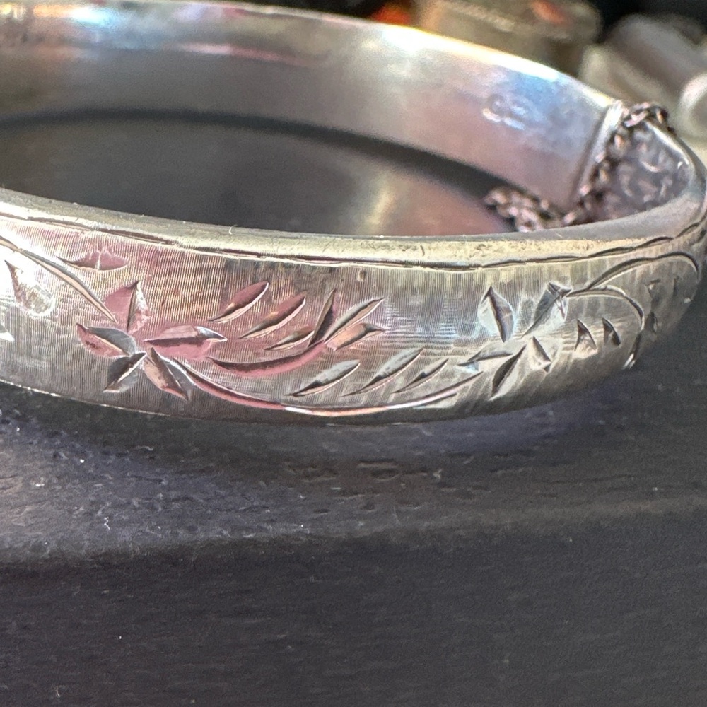 collectible vintage Engraved 925 Silver Bracelet Lion Passant